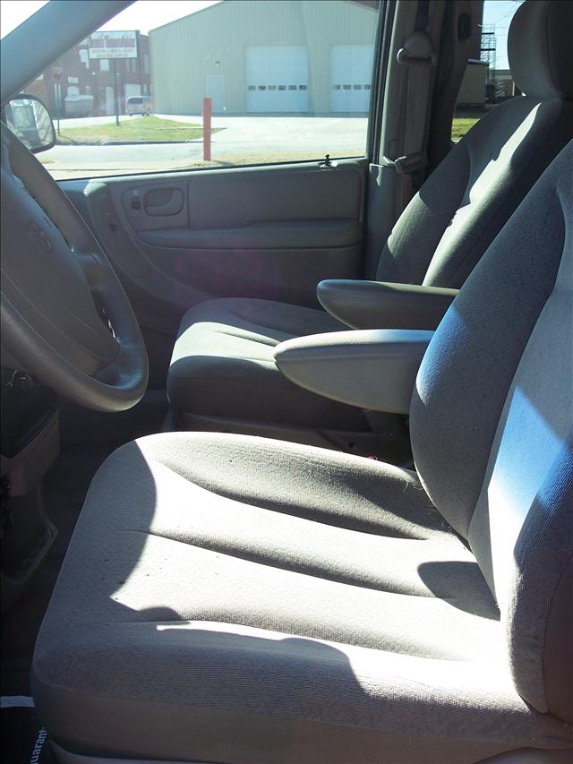 Dodge Grand Caravan 2002 photo 2