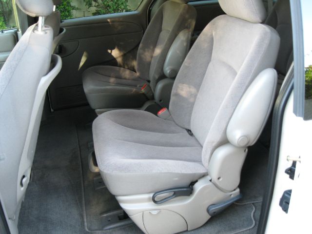 Dodge Grand Caravan 2002 photo 16