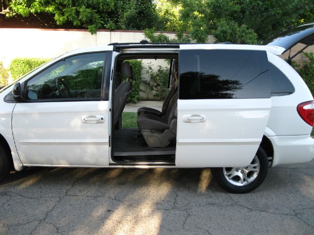 Dodge Grand Caravan 2002 photo 18