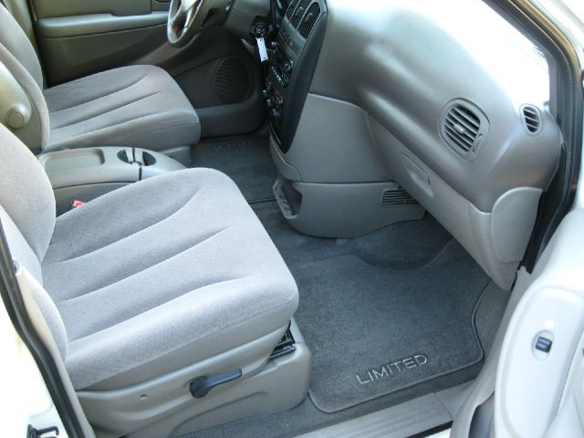 Dodge Grand Caravan 2002 photo 19