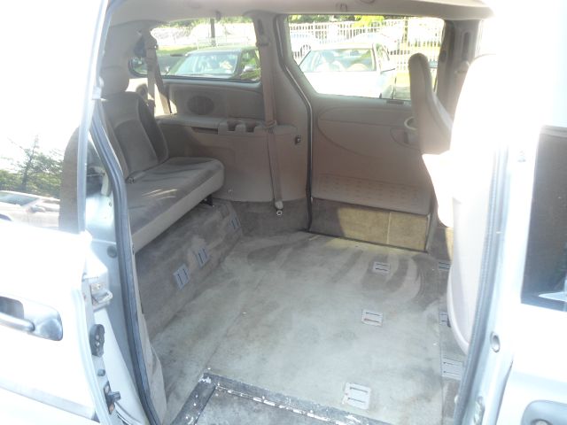 Dodge Grand Caravan 2003 photo 2