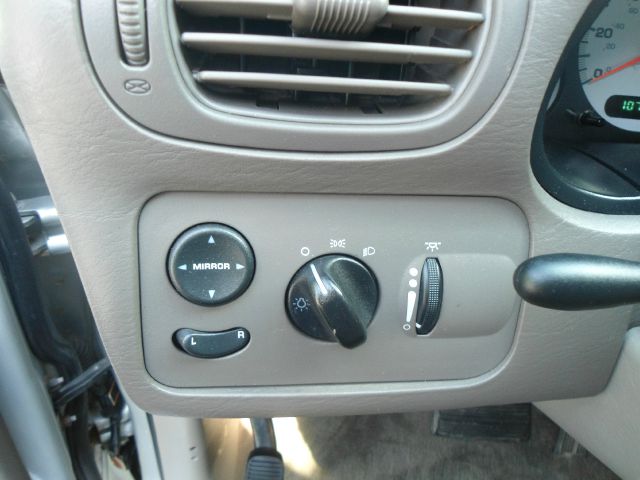 Dodge Grand Caravan 2003 photo 28