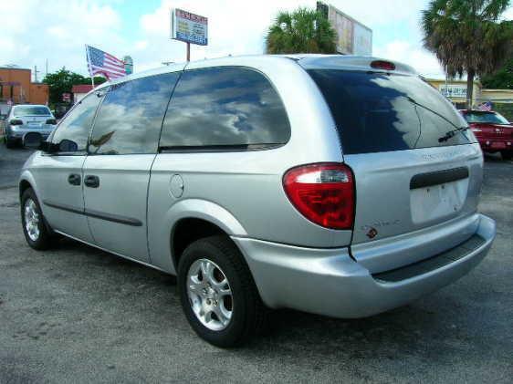 Dodge Grand Caravan 2003 photo 2