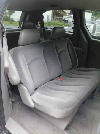 Dodge Grand Caravan 2003 photo 2