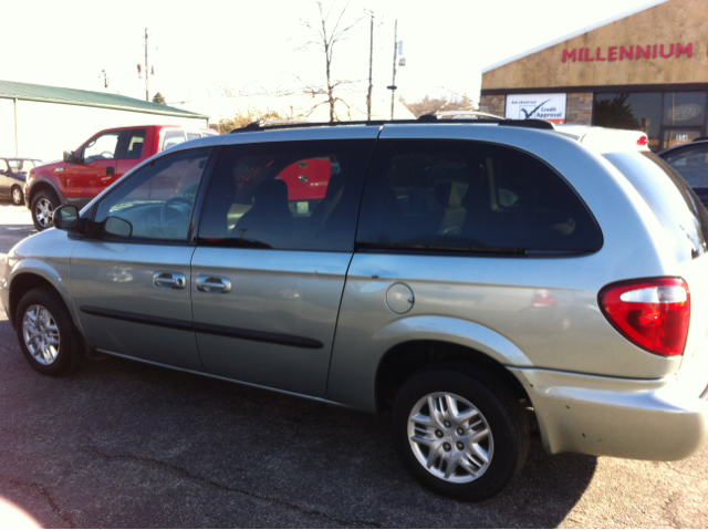 Dodge Grand Caravan 2003 photo 1