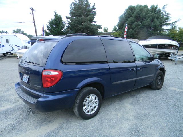 Dodge Grand Caravan 2003 photo 2