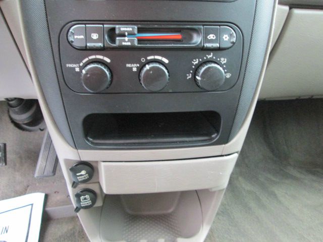 Dodge Grand Caravan 2003 photo 18