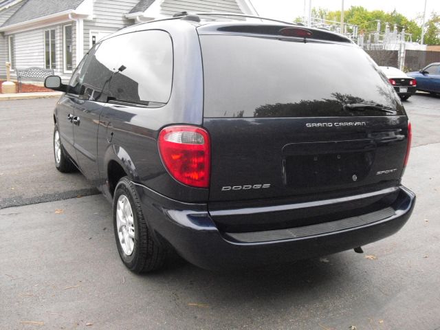 Dodge Grand Caravan 2003 photo 2