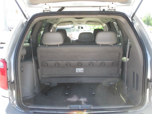 Dodge Grand Caravan 2003 photo 2