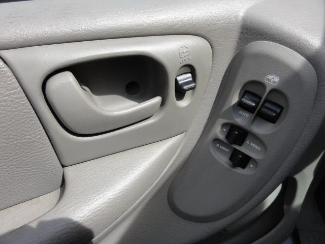 Dodge Grand Caravan 2003 photo 12