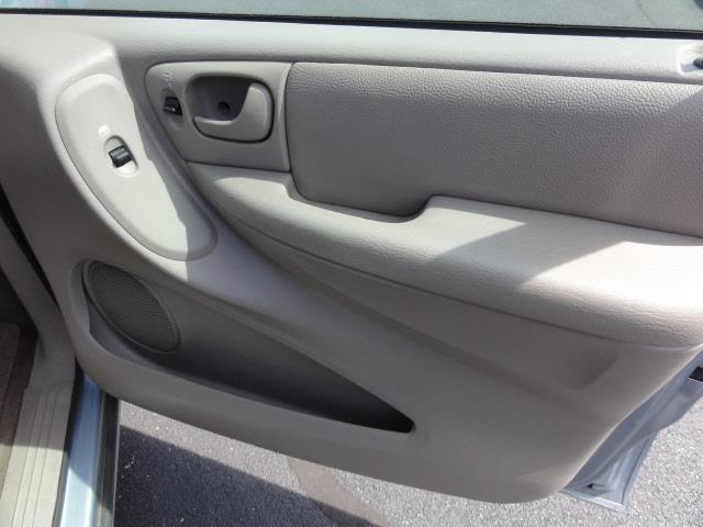 Dodge Grand Caravan 2003 photo 14