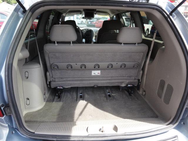 Dodge Grand Caravan 2003 photo 16