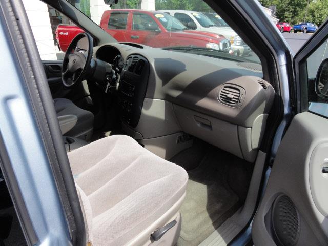 Dodge Grand Caravan 2003 photo 25