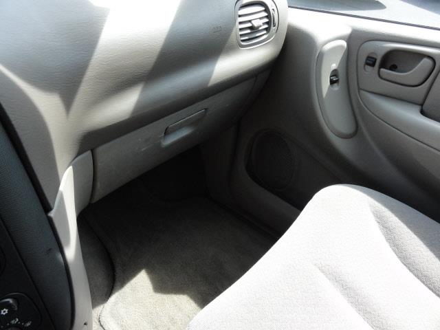 Dodge Grand Caravan 2003 photo 26