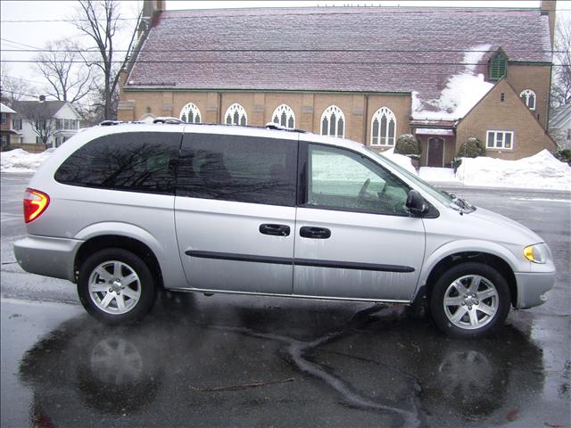 Dodge Grand Caravan 2003 photo 2