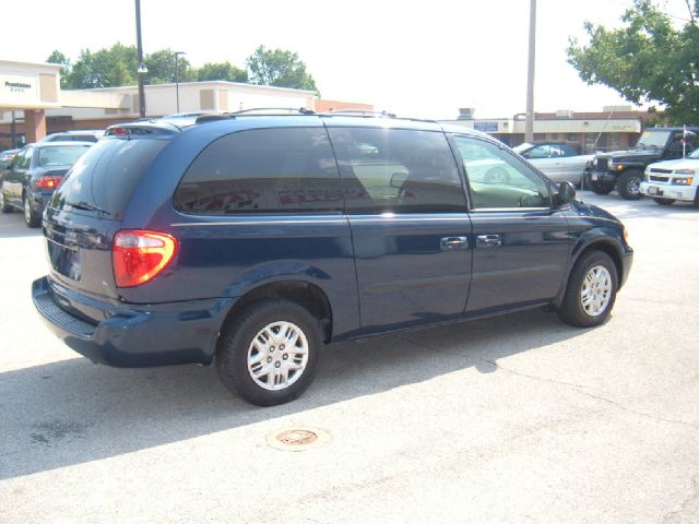 Dodge Grand Caravan 2003 photo 2