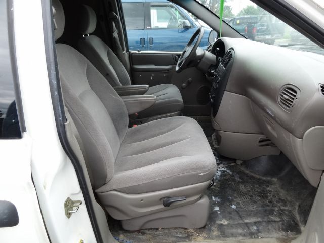 Dodge Grand Caravan 2003 photo 2