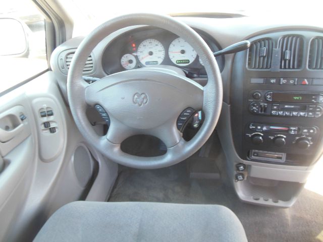 Dodge Grand Caravan 2003 photo 17