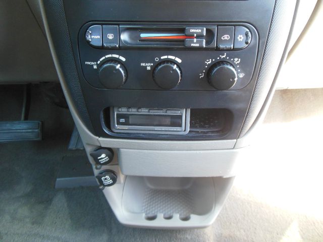 Dodge Grand Caravan 2003 photo 4