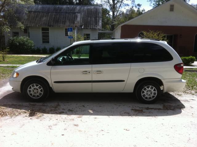 Dodge Grand Caravan 2003 photo 1