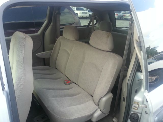 Dodge Grand Caravan 2003 photo 2