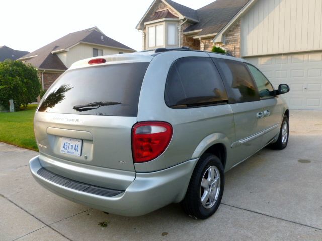 Dodge Grand Caravan 2003 photo 2