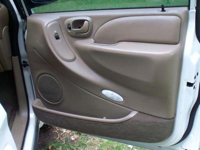 Dodge Grand Caravan 2003 photo 1