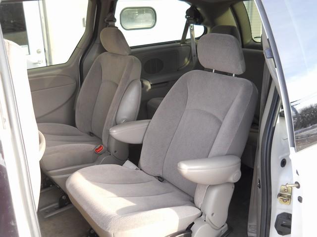 Dodge Grand Caravan 2003 photo 2