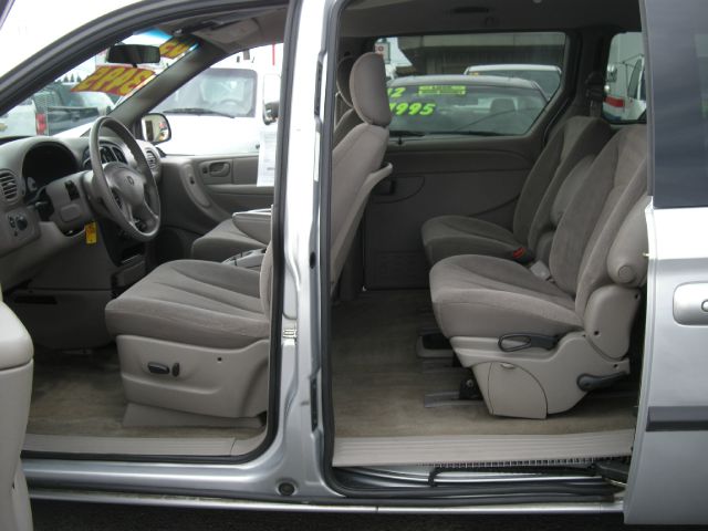 Dodge Grand Caravan 2003 photo 2