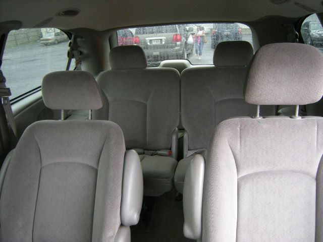 Dodge Grand Caravan 2003 photo 2