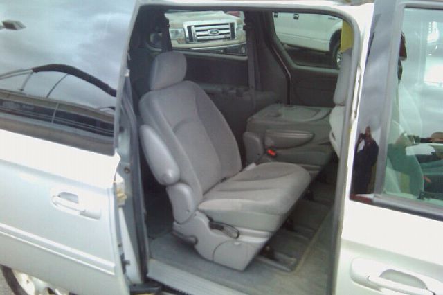 Dodge Grand Caravan 2004 photo 2