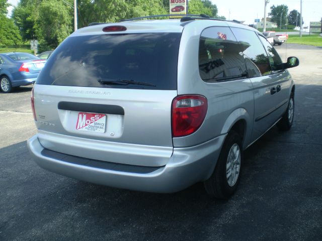 Dodge Grand Caravan 2004 photo 2