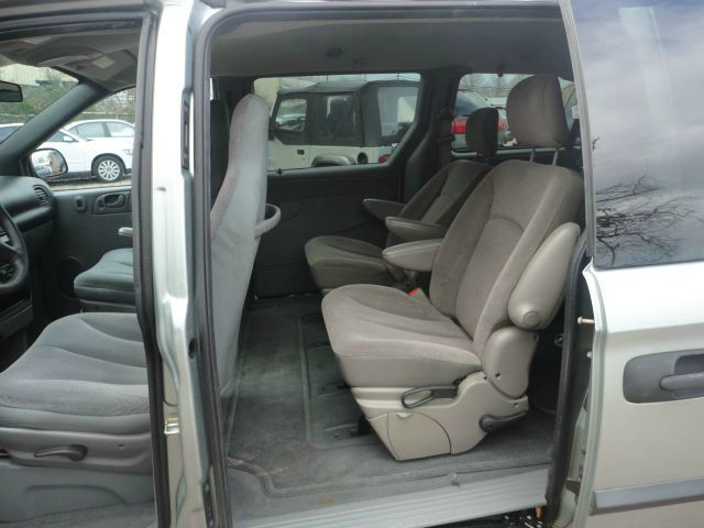 Dodge Grand Caravan 2004 photo 1