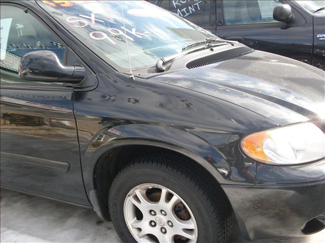 Dodge Grand Caravan 2004 photo 2