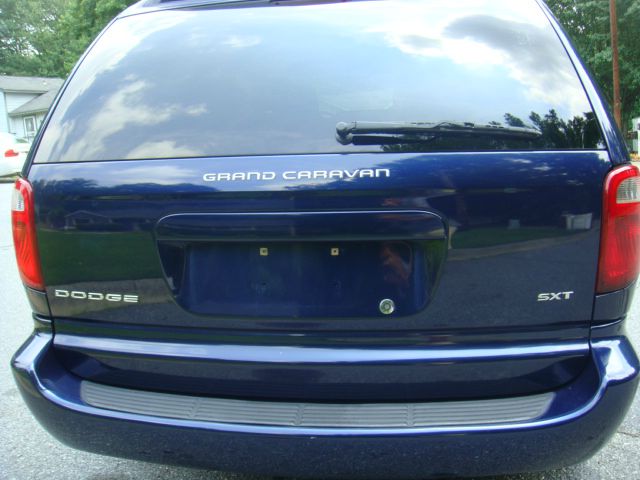 Dodge Grand Caravan 2004 photo 2