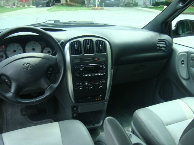 Dodge Grand Caravan 2004 photo 3