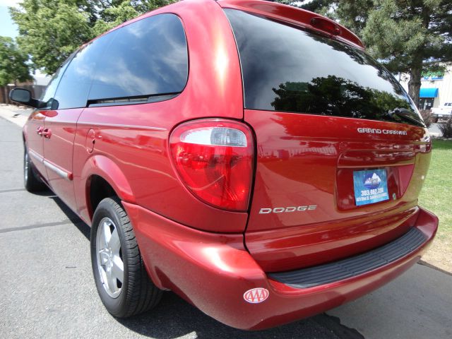 Dodge Grand Caravan 2004 photo 2