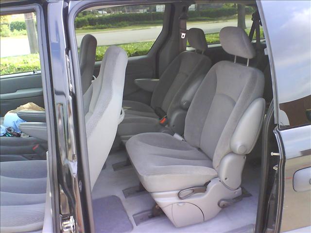 Dodge Grand Caravan 2004 photo 2