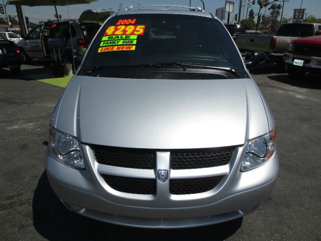 Dodge Grand Caravan 2004 photo 2