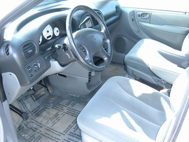 Dodge Grand Caravan 2004 photo 2