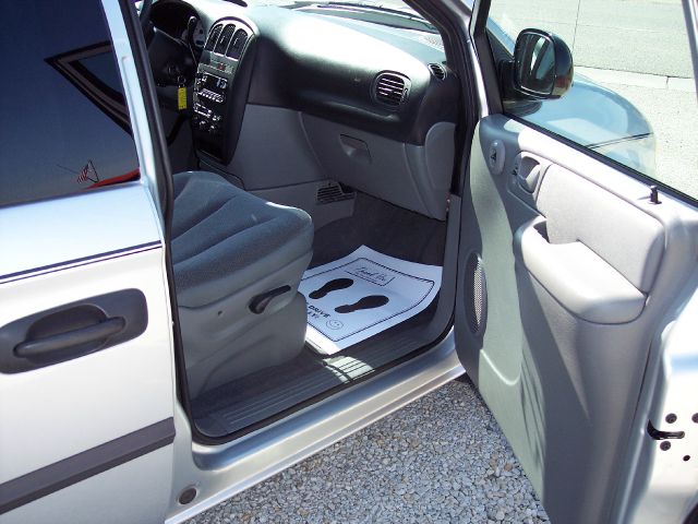 Dodge Grand Caravan 2004 photo 2