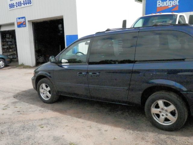 Dodge Grand Caravan 2004 photo 2