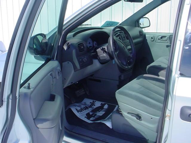 Dodge Grand Caravan 2004 photo 1