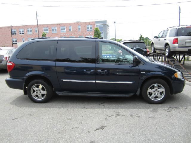 Dodge Grand Caravan 2004 photo 1