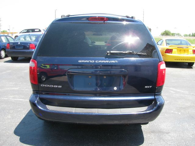 Dodge Grand Caravan 2004 photo 2