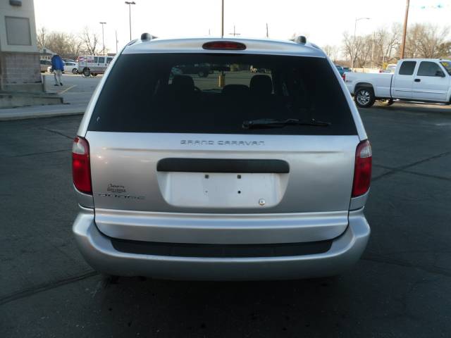 Dodge Grand Caravan 2005 photo 2