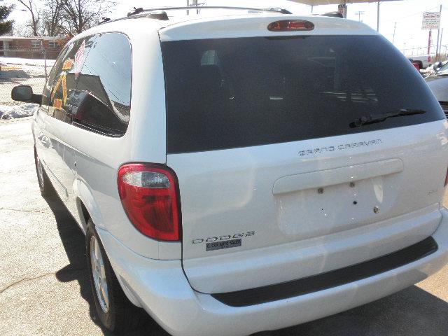 Dodge Grand Caravan 2005 photo 2