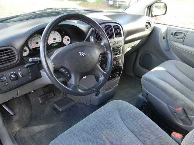 Dodge Grand Caravan 2005 photo 2