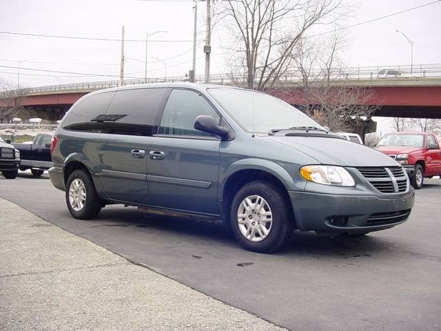 Dodge Grand Caravan 2005 photo 2