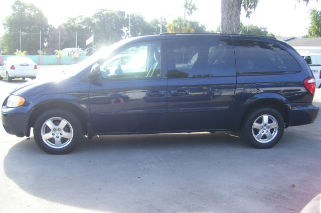 Dodge Grand Caravan 2005 photo 2